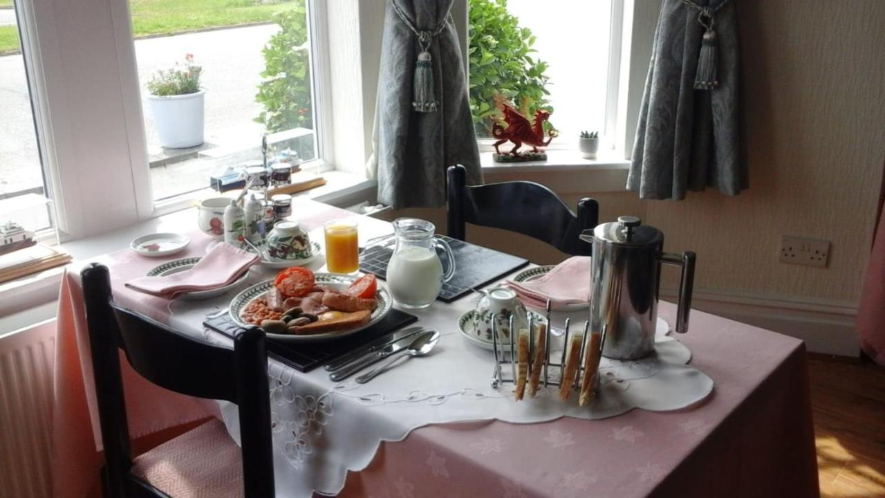 Craig-Y-Mor Hotel Criccieth Ngoại thất bức ảnh